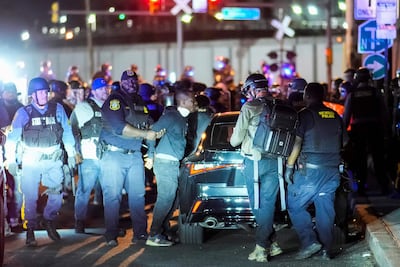 ¡Gas lacrimógeno y arrestos! Así reprimieron protesta por migrantes en Nueva Jersey
