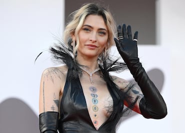Paris Jackson roba miradas en París: vestido con abertura y joyería de lujo en desfile de Tom Ford