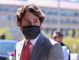A diferencia de Trump, Trudeau promueve el uso de mascarillas