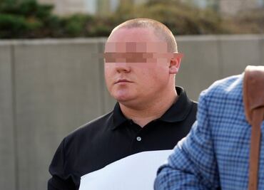 “No la escupas”: Policía de Estados Unidos obliga a latino a beber su propia orina