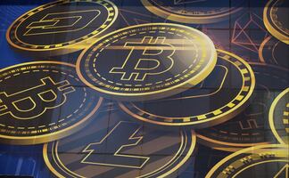 El bitcóin se desploma; cae por debajo de los 25 mil dólares