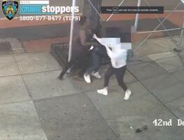 Video. Atacan a asiáticas por usar cubrebocas en Nueva York