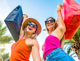 ¿Pueden quitarte la visa por comprar en outlets de Estados Unidos y revender la mercancía?