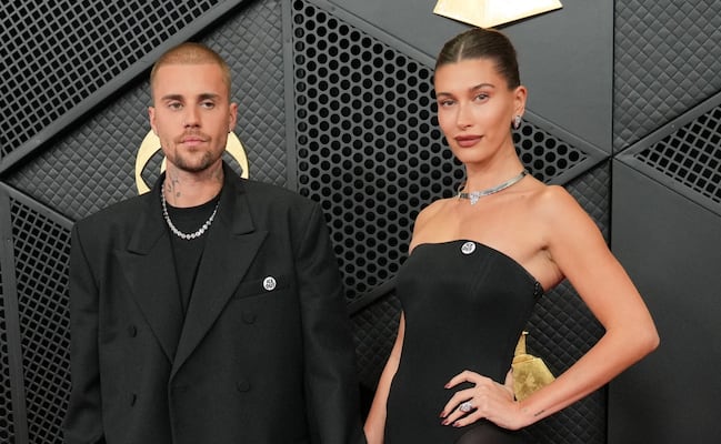 Hailey Bieber se luce en lencería en medio de la nieve y sorprende con fotografías