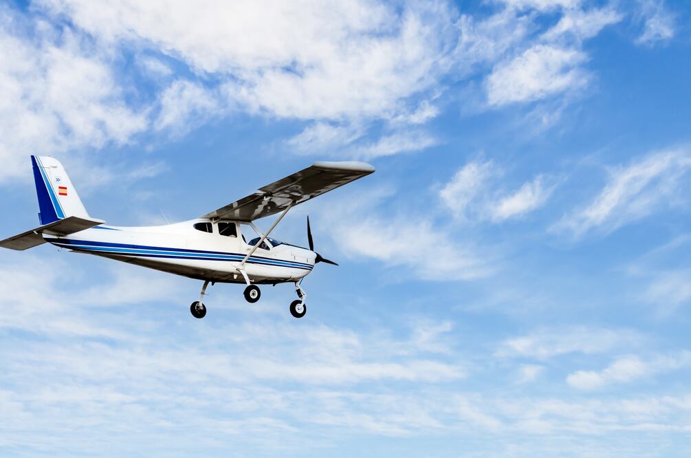 ¡De película! Grupo armado intenta asaltar avioneta que transportaba lingotes de oro y 3 millones de dólares. Foto iStock / Toni M