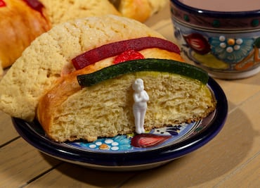 Día de Reyes 2025. ¿Qué pasa si te sale el muñeco en la rosca? ¿Cuál es su significado?