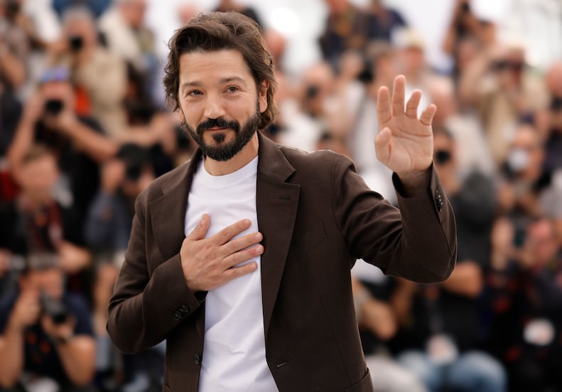 Diego Luna brilla en Cannes 2026 con 'Cenizas en la boca'; Fecha de su estreno en Netflix