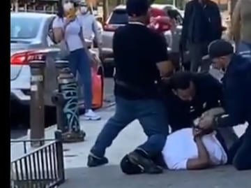 Video. Policía de NY realiza arresto violento por distanciamiento social