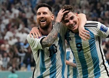 Messi y Julián Álvarez dan ventaja a Argentina (2-0) contra Croacia