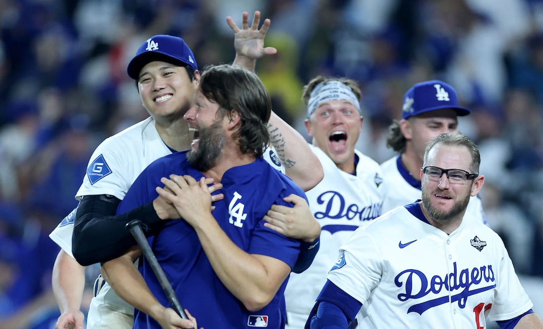 Increíble: Dodgers y Azulejos juegan 18 entradas en casi 7 horas y establecen récord histórico en la Serie Mundial.   Sean M. Haffey/Getty Images/AFP