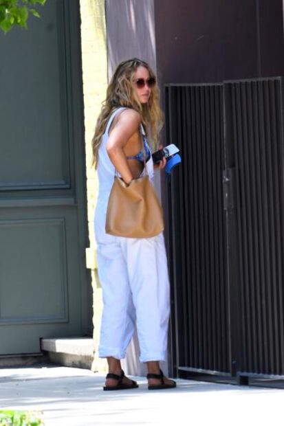 Captan a Jennifer Lawrence con bikini y jumpsuit durante paseo por Nueva York 