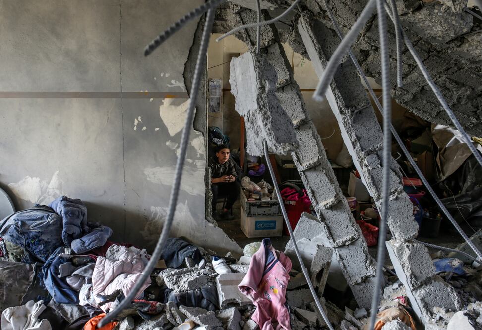 Israel libera director palestino ganador del Oscar atacado por colonos en Cisjordania. (Raviv Rose via AP)