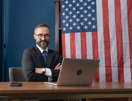 Solicitan asistente de visas para trabajo en el Consulado de Estados Unidos; pagan $347,433 y solo piden prepa