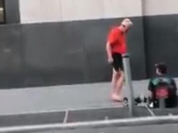 Corredor regala sus tenis a hombre sin hogar en NY y se vuelve viral