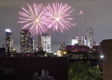 ¿Por qué hay fuegos artificiales todas las noches en NY?