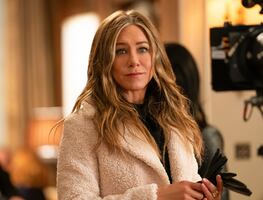 Jennifer Aniston presume ‘abs de acero’ con bikini previo a su cumpleaños 53