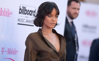 Rihanna 'enciende' el invierno con sesión en lencería blanca