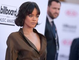 Rihanna 'enciende' el invierno con sesión en lencería blanca