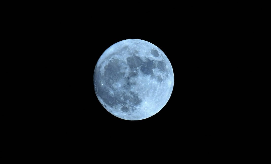 Superluna Azul (Photo by Biju BORO / AFP)