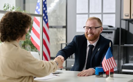 Trabaja como asistente de pasaportes en el Consulado de Estados Unidos; pagan $341,278 anuales