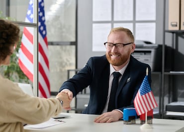 Solicitan asistente de visas para trabajo en el Consulado de Estados Unidos; pagan $341,278 anuales