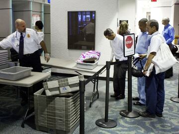 Por estas razones podrían revisar tu celular al viajar a EU