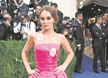 Hija de Johnny Depp arrasa con 'braless' y abdomen plano en LA