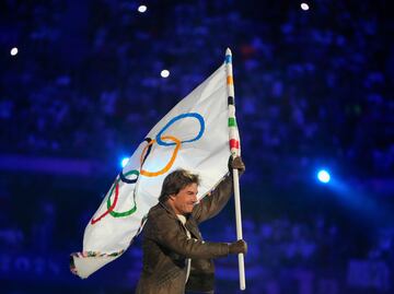 “Voy en camino”. Tom Cruise se roba el espectáculo de los Juegos Olímpicos rumbo a Los Ángeles 2028