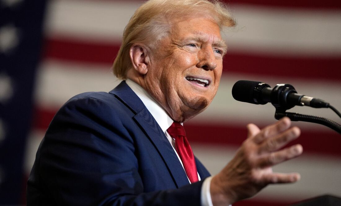 Trump advierte que si gana las elecciones expulsará a migrantes que llegaron bajo programas de Biden. Foto: AP
