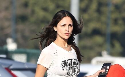 Eiza González presume diminuta cintura por calles de Beverly Hills