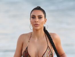 Kim Kardashian conquista con microbikini verde en el jacuzzi