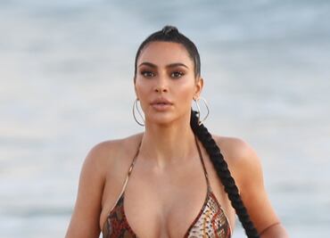 Kim Kardashian conquista con microbikini verde en el jacuzzi