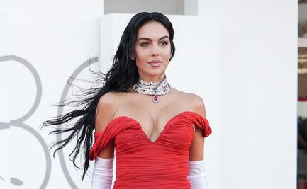 Georgina Rodríguez arranca suspiros con alucinante vestido rojo y escote de infarto en Instagram