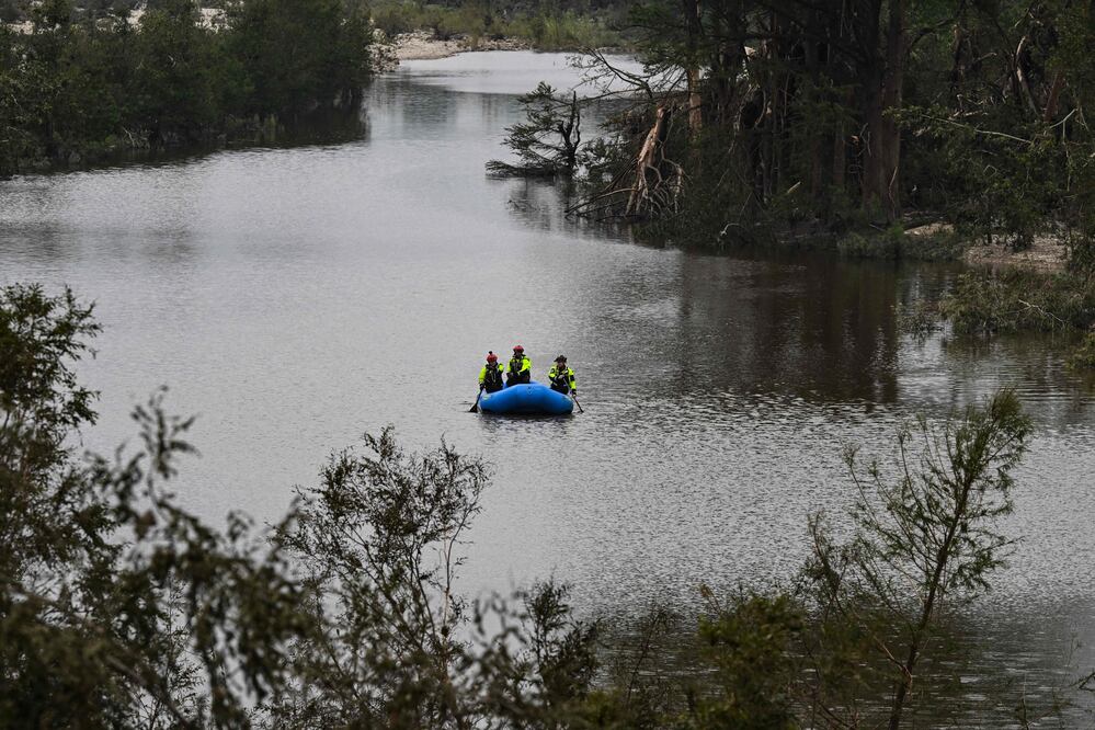 Inundaciones en Texas dejan más de 80 muertos y decenas de desaparecidos, incluidas 27 niñas de un campamento (Photo by RONALDO SCHEMIDT / AFP)