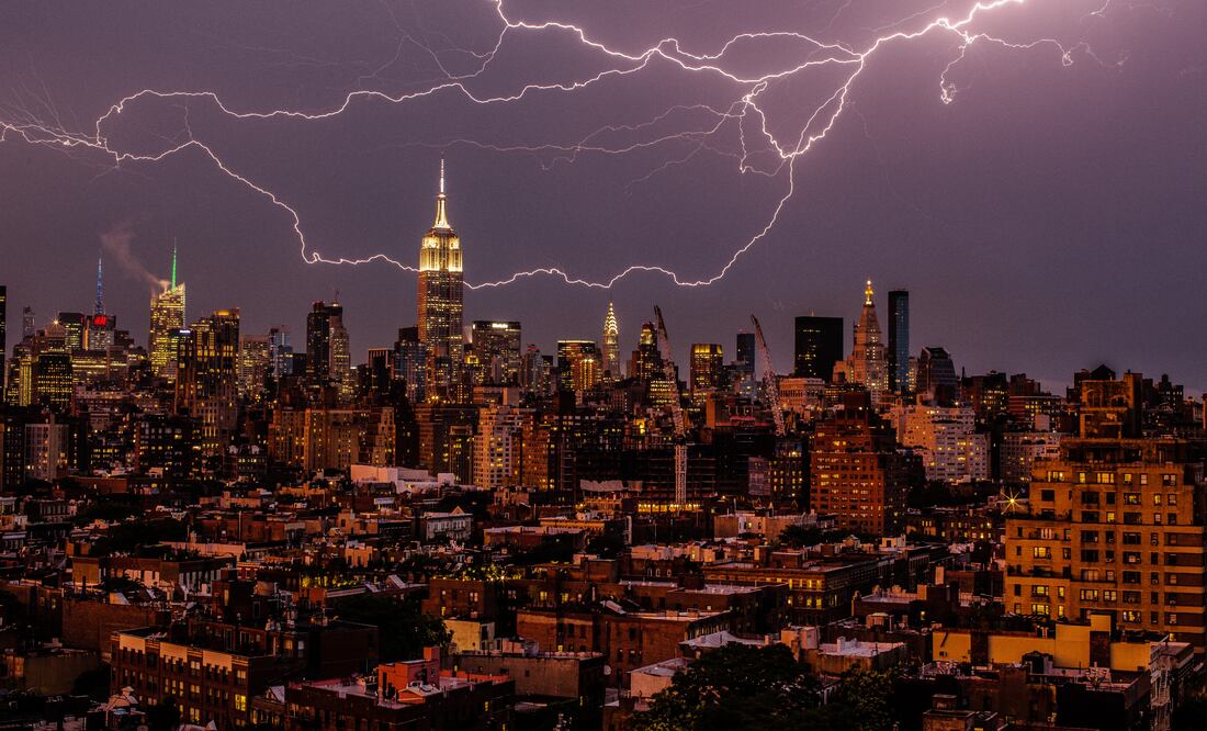 Impactante rayo cae sobre el Empire State Building en Nueva York durante tormenta eléctrica. VIDEO. FOTO: iStock / BradNYC