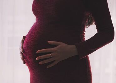 Fumar en embarazo duplicaría riesgo de muerte de bebés