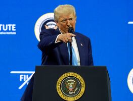 Trump amenaza con "aniquilación total" a los hutíes si no cesan ataques