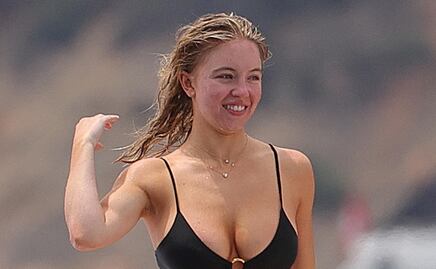 Sydney Sweeney destila belleza al natural con bikini thong en Ibiza
