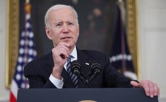 EU empezará a compartir vacunas con otros países en verano: Biden