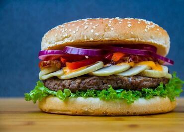 Empresa pagará $25 mil dólares a 'amantes de las hamburguesas'