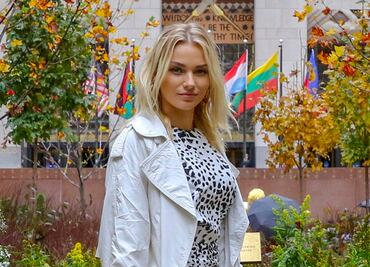Irina Baeva destila glamour y elegancia en calles de Nueva York