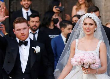 Esposa de ‘Canelo’ se luce en traje de baño en vacaciones en Grecia