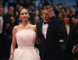 Cannes 2025: Jennifer Lawrence y Robert Pattinson roban miradas en la alfombra roja