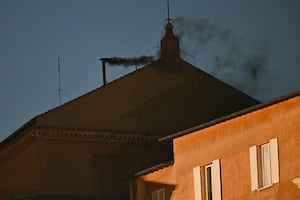 Cónclave noticias. Fumata negra: no hay papa tras la primera votación