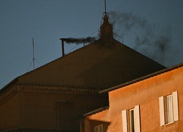 Cónclave noticias. Fumata negra: no hay papa tras la primera votación