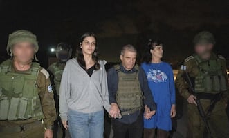 Biden celebra la liberación de rehenes estadounidenses en Gaza; aún hay 10 en poder de Hamas