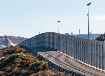 Autoridades usan globo aerostático en frontera México-EU para prevenir muerte de migrantes