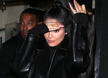 Kylie Jenner presume sus curvas con ajustado conjunto negro