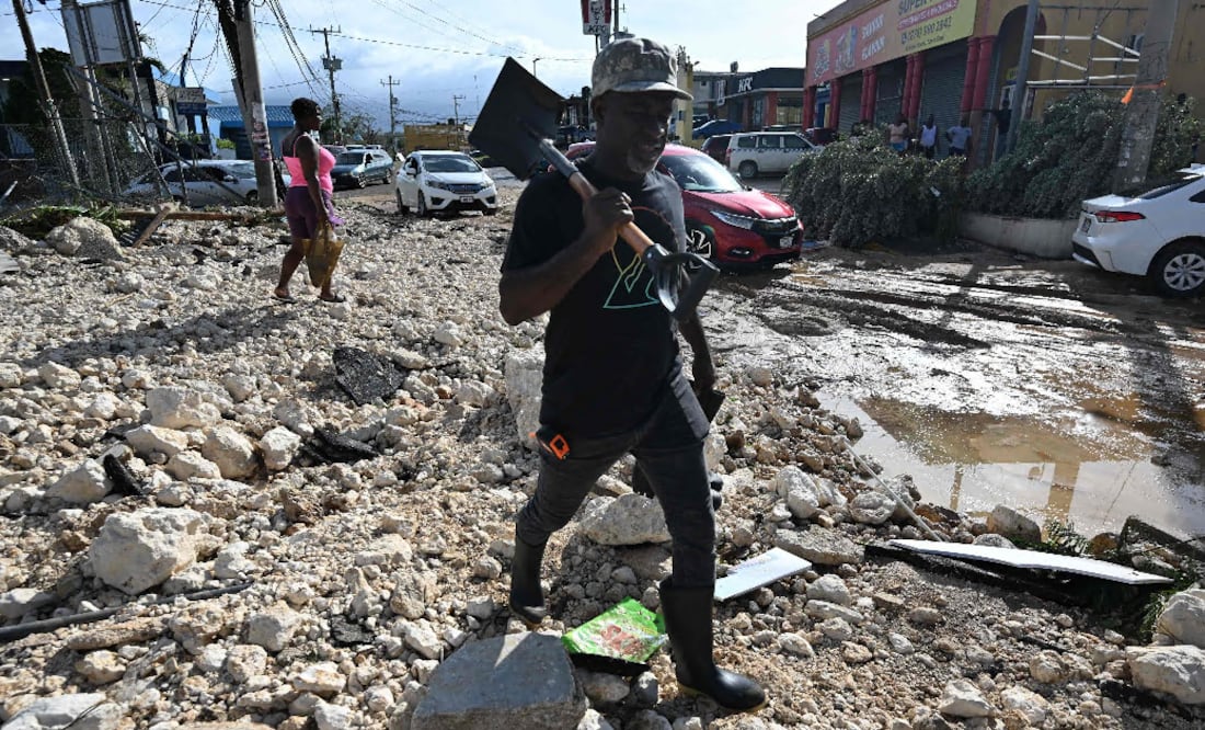 Huracán Melissa arrasa Jamaica: la ONU habla de una devastación “nunca antes vista”. (Photo by Ricardo MAKYN / AFP)