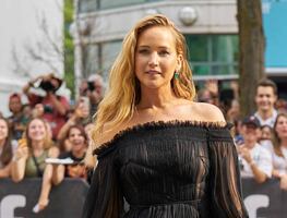Jennifer Lawrence delinea su figura con leggings negros en Nueva York